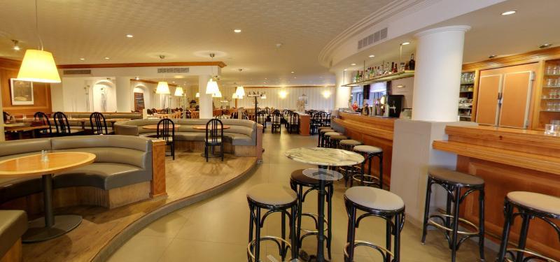 Castelnou Aparthotel Gent Bagian luar foto