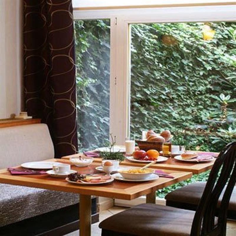 Castelnou Aparthotel Gent Bagian luar foto